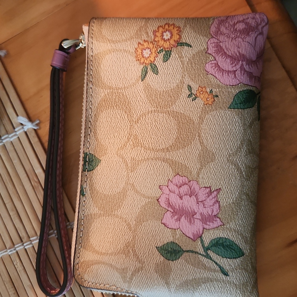 Coach Signature Corner Zip Wristlet Pre Rose NEW - Picture 5 of 6